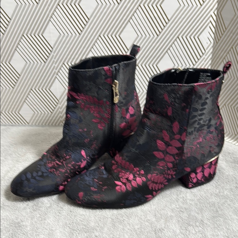Liz Claiborne Liz Gina bootie Floral Ankle Boots - Black Pink women’s size 7 M
